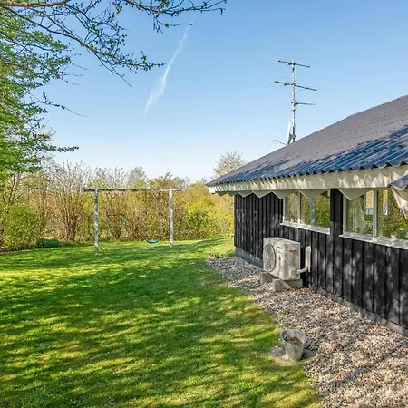 Dom wakacyjny Stunning In Sydals With Sauna *